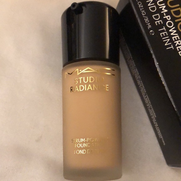 MAC Studio Radiance Serum Powered Foundation Shade NW11 30ml NIB - Picture 5 of 12